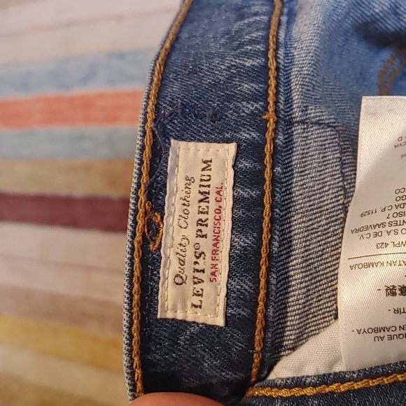 Levi's High-Waisted 501 Button Fly Jeans - Picture 8 of 10